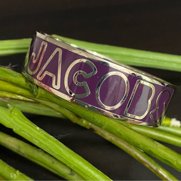 MARC JACOBS Dark Magenta Logo Enamel Hinged Bangle Bracelet - Picture 5 of 11